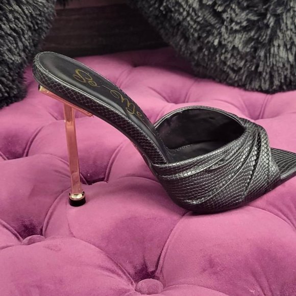 Heels - Picture 1 of 3